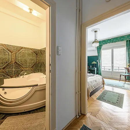 شقة Essence - Danube View - Bathtub - Ac - Metro